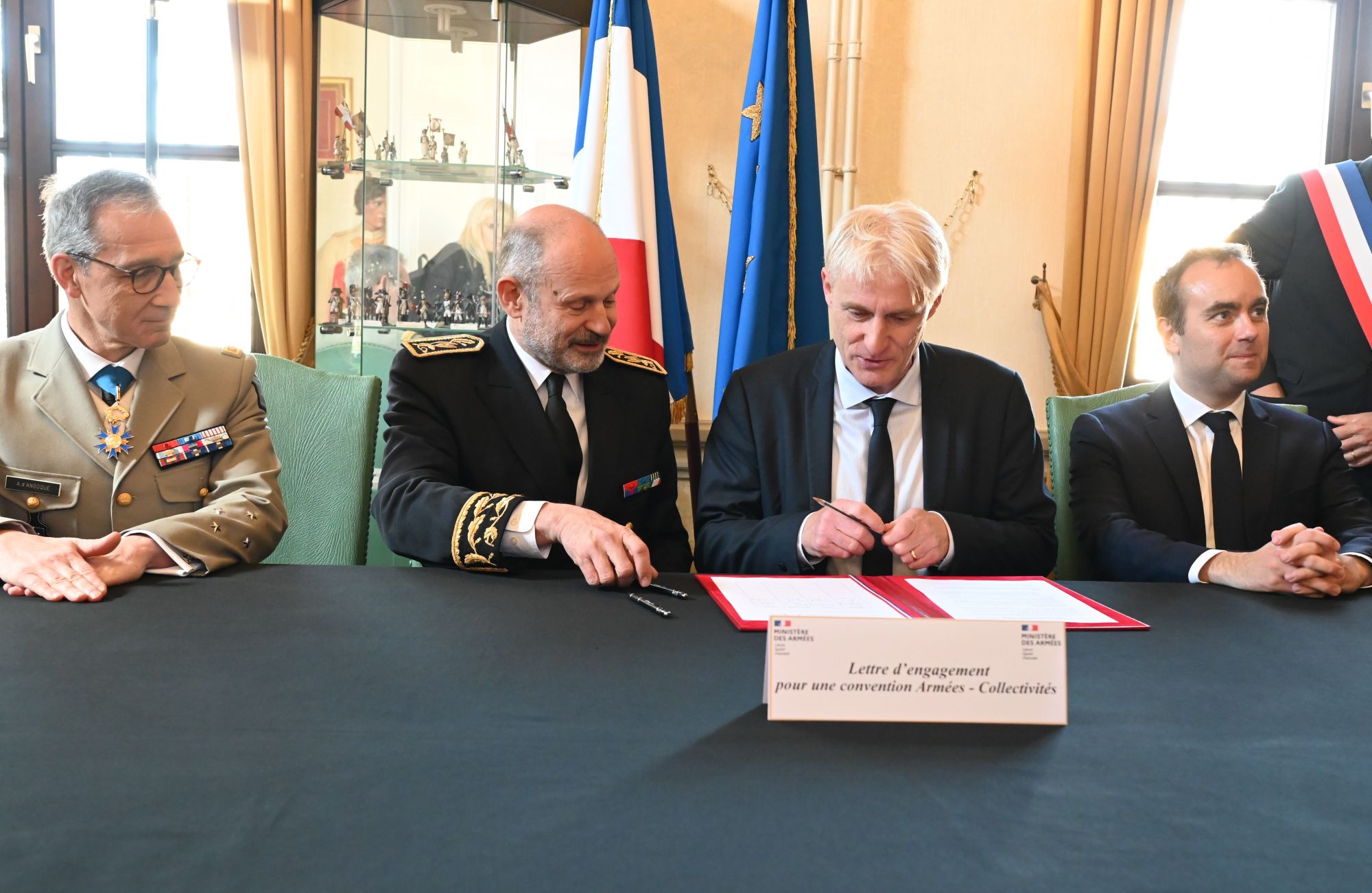 Signature engagement convention armée-collectivités Bitche  