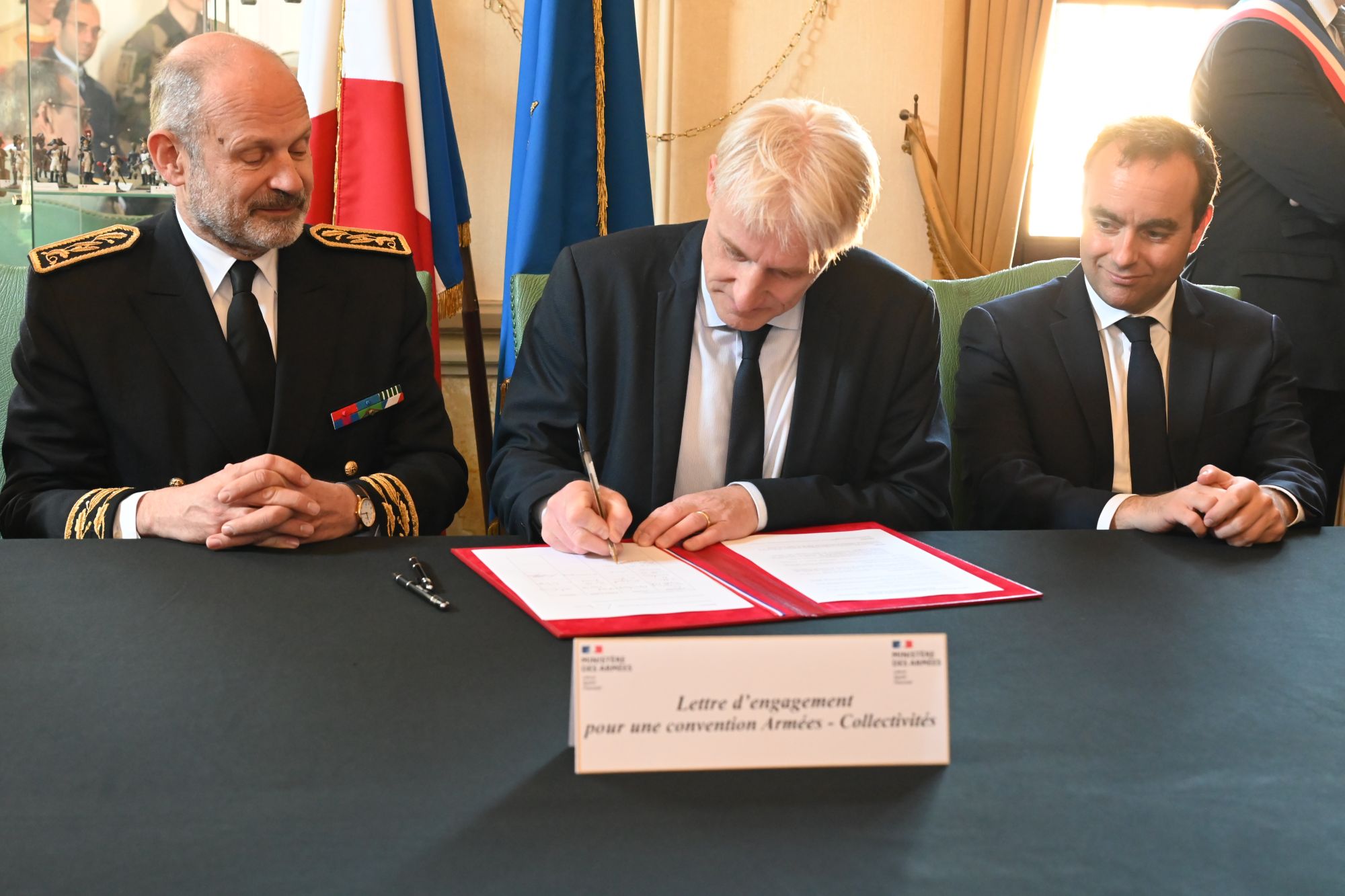 Signature lettre d'engagement convention armée-collectivités Bitche